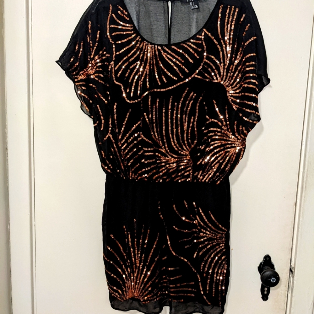 ❤️‍🔥3 for $15 Forever 21 Gold Sequined Dress
